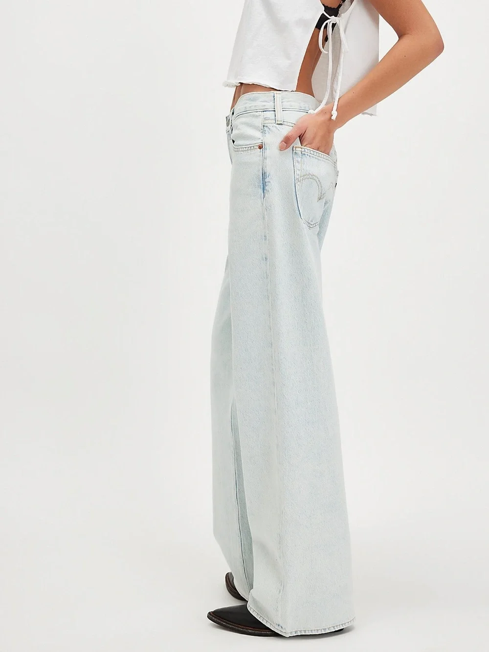 Levi’s Ribcage Wide Leg Jean - Picture 4 of 5